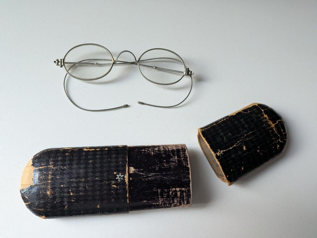 Antieke bril met etui uit 1876, Antiek en Kunst, Ophalen of Verzenden, Dames, Overige merken