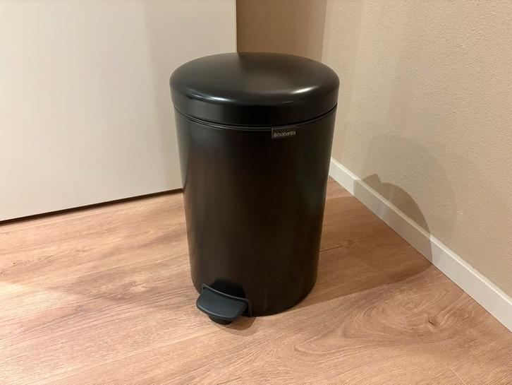 Brabantia prullenbak 20L zwart - nette staat, Huis en Inrichting, Woonaccessoires | Prullenbakken, Gebruikt, Metaal, Minder dan 50 cm