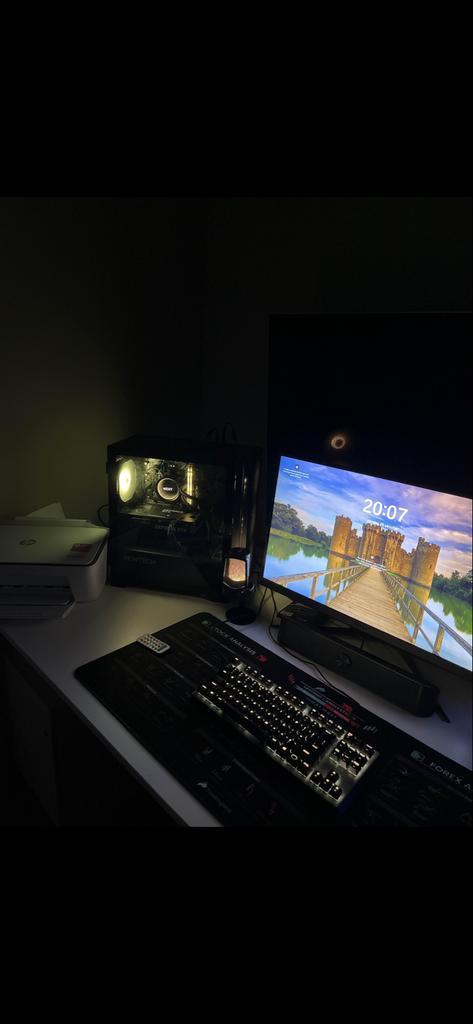 Complete Gaming PC Setup - Krachtige Game Ervaring, Computers en Software, Desktop Pc's, Zo goed als nieuw, 3 tot 4 Ghz, SSD, 16 GB