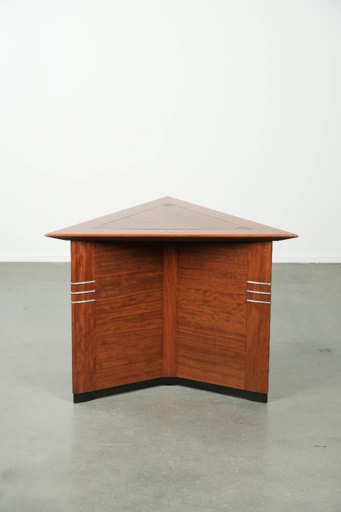 Art Deco bijzet/ salontafel in driehoek vorm van Schuitema, Huis en Inrichting, Tafels | Salontafels, Ophalen, Gebruikt, 50 tot 100 cm