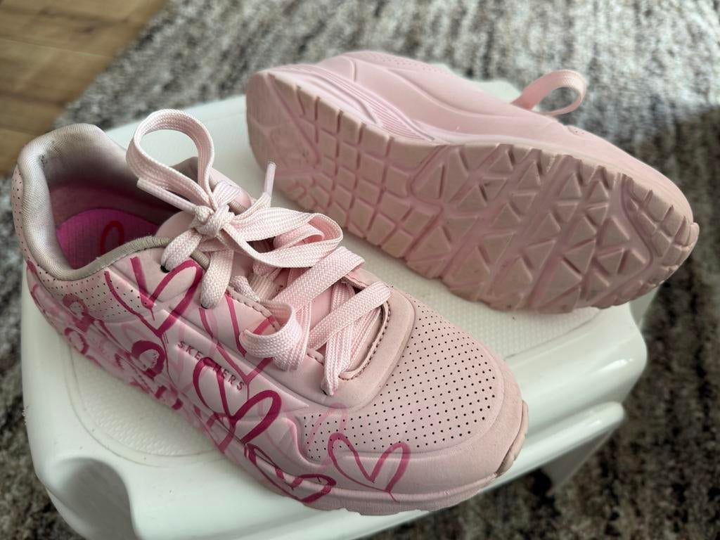 Skechers met hartjes motief, maat 33, Ophalen, Zo goed als nieuw, Meisje, Schoenen