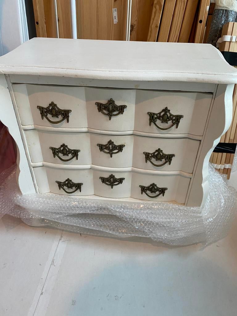Te koop buikkastje wit, Zo goed als nieuw, 3 of 4 laden, Minder dan 100 cm, 25 tot 50 cm