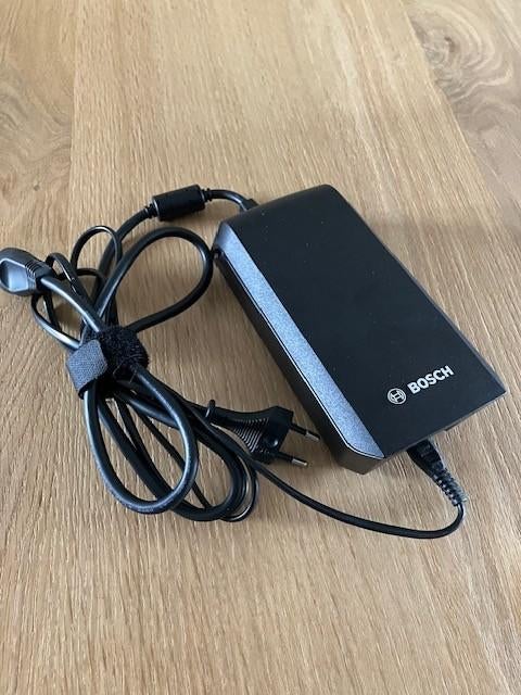 Oplader fast charger Bosch e-bike, Fietsen en Brommers, Fietsaccessoires | Fietsaccu's, Ophalen of Verzenden, Gebruikt