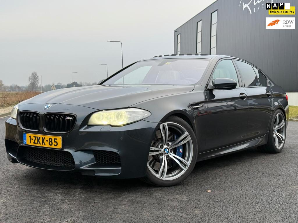 BMW 5-serie M5 Competition / Akrapovic / Alcantara / Bomvol!, Auto's, Automaat, Euro 5, Achterwielaandrijving, Gebruikt