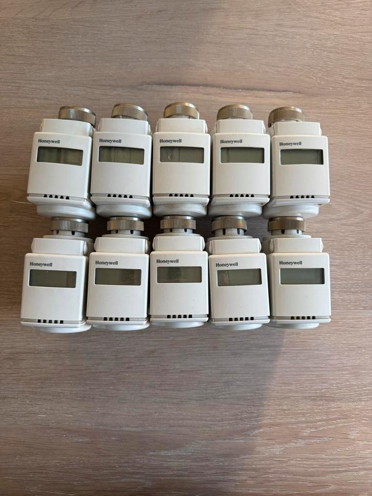 Honeywell Evohome HR80 thermostaten (8 stuks), Doe-het-zelf en Verbouw, Thermostaten, Gebruikt, Slimme thermostaat, Ophalen