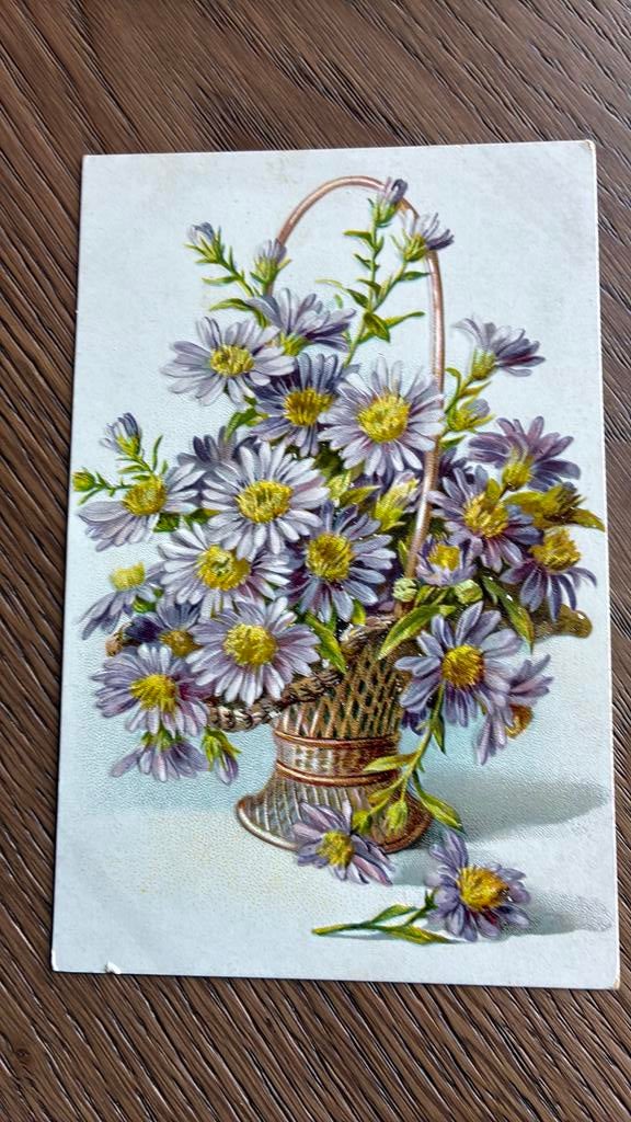 Reliefkaart. Rieten mand met lila bloemen, Ophalen of Verzenden, Voor 1920