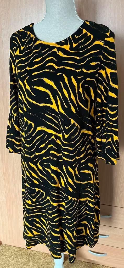 Juffrouw Jansen zwart/gele jurk maat 44[v], Overige kleuren, Maat 42/44 (L), Nieuw, Ophalen of Verzenden