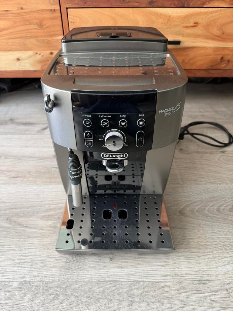DeLonghi De'Longhi Magnifica S Smart met defect, Ophalen of Verzenden, Zo goed als nieuw, Koffiemachine, Koffiebonen