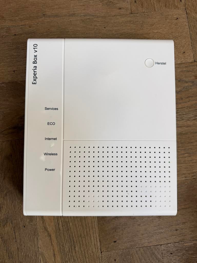 Experia Box V10, Ophalen of Verzenden, Gebruikt, Router met modem