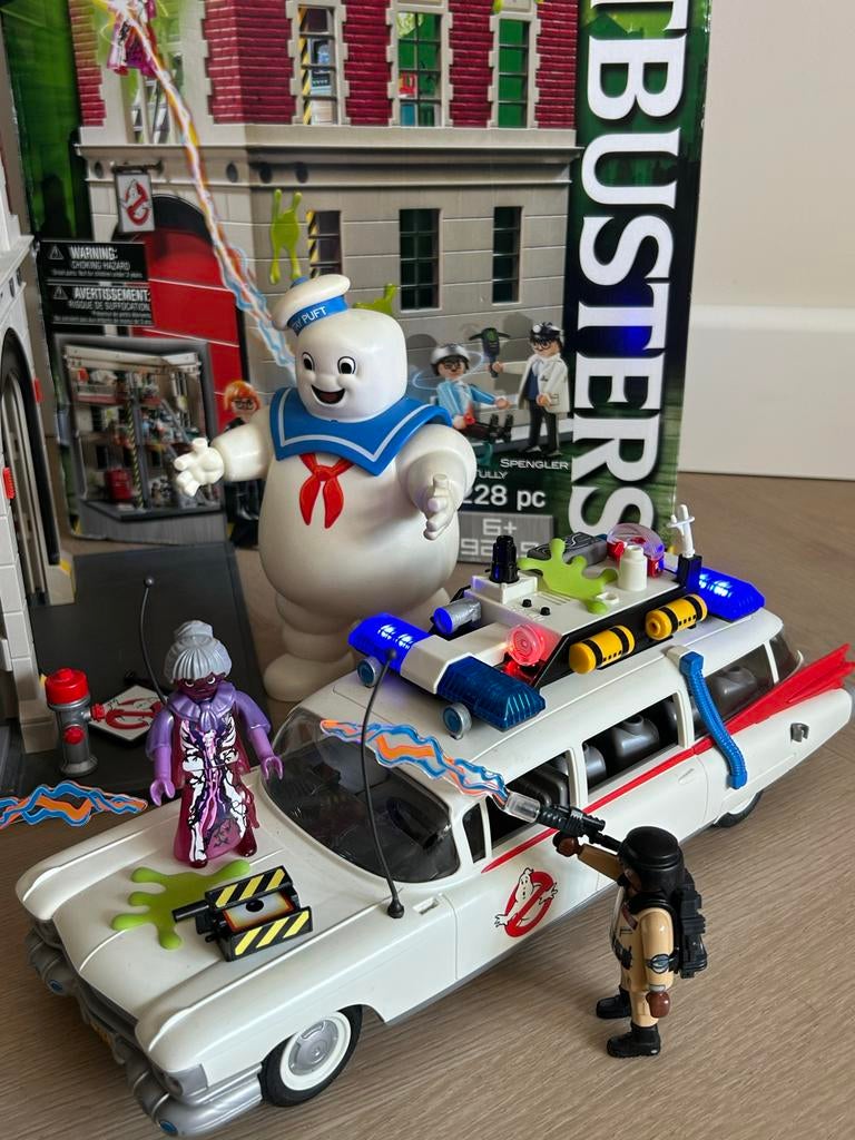 Playmobil Ghostbusters Ecto-1 (9219) & Stay Puft (9221), Ophalen of Verzenden, Gebruikt, Complete set