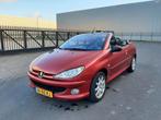 Peugeot 206 1.6 16V CC cabrio met APK / leder / climate etc, Auto's, Peugeot, Voorwielaandrijving, Zwart, 4 cilinders, Cabriolet