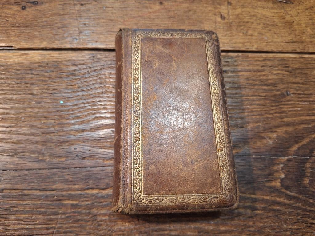 oude bruine communie- en gebedenboek, 1928, Antiek en Kunst, Ophalen of Verzenden