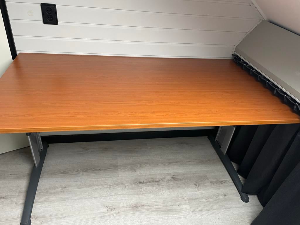 Bureau met bureaustoel - Ideaal voor thuiswerkplek, Huis en Inrichting, Bureaus, Ophalen, Gebruikt, Spaanplaat of MDF, Computerbureau