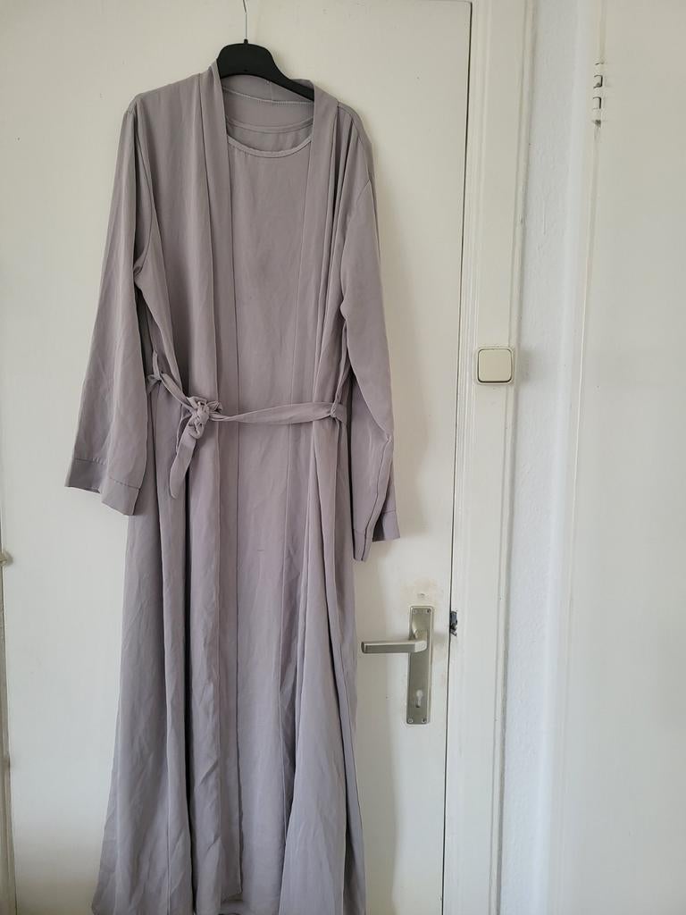 Stijlvolle Abaya Set - Grijs, Kleding | Dames, Maat 38/40 (M), Ophalen of Verzenden, Zo goed als nieuw, Grijs