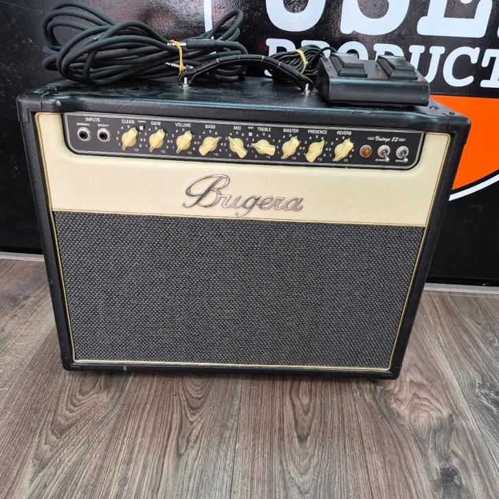 Bugera V22 buizenversterker Voetpedaal 5 meter Roland kabel, Muziek en Instrumenten, Versterkers | Bas en Gitaar, Zo goed als nieuw