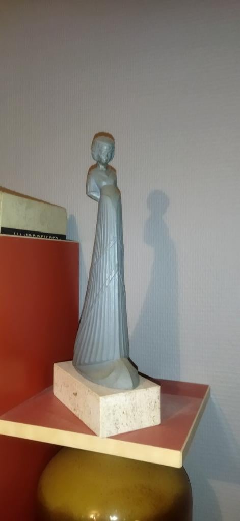 Beeld zwangere vrouw op stenen voet - opbrengst KWF, Ophalen of Verzenden