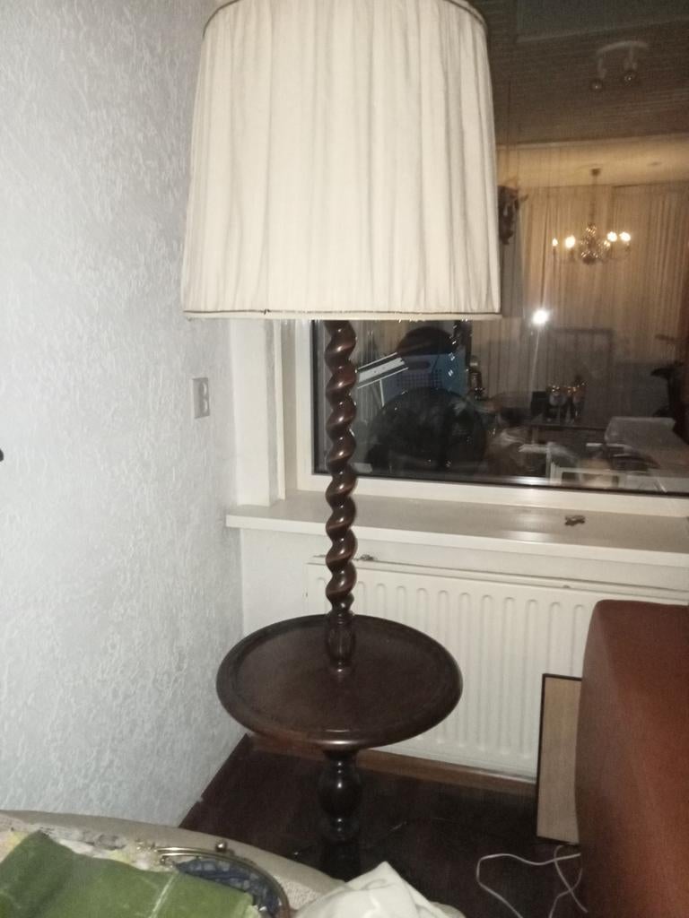 Antieke houten vloerlamp met gedraaide poot en tafel, Ophalen, Gebruikt, Klassiek, Antiek, Landelijk, Stof
