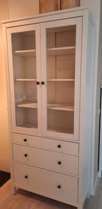 Hemnes Vitrinekast met 3 lades, Zo goed als nieuw, 150 tot 200 cm, 25 tot 50 cm, 50 tot 100 cm