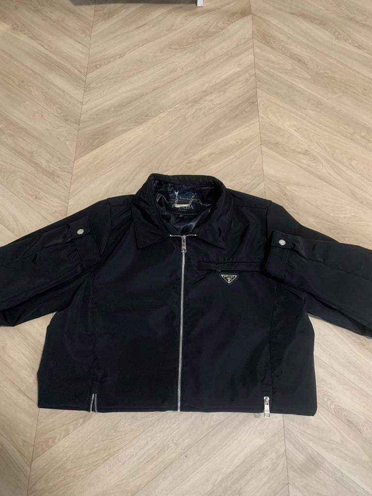 Prada Jas Zwart - Stijlvol en Tijdloos, Ophalen of Verzenden, Zo goed als nieuw, Maat 42/44 (L), Zwart