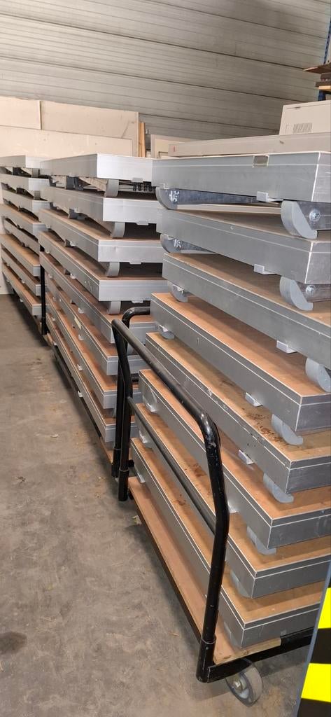 Podiumdelen schaartafels, Ophalen, Zo goed als nieuw, Overige