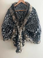 Originele vintage stola van zacht materiaal - Maat M 38/40, Kleding | Dames, Ophalen of Verzenden, Zo goed als nieuw