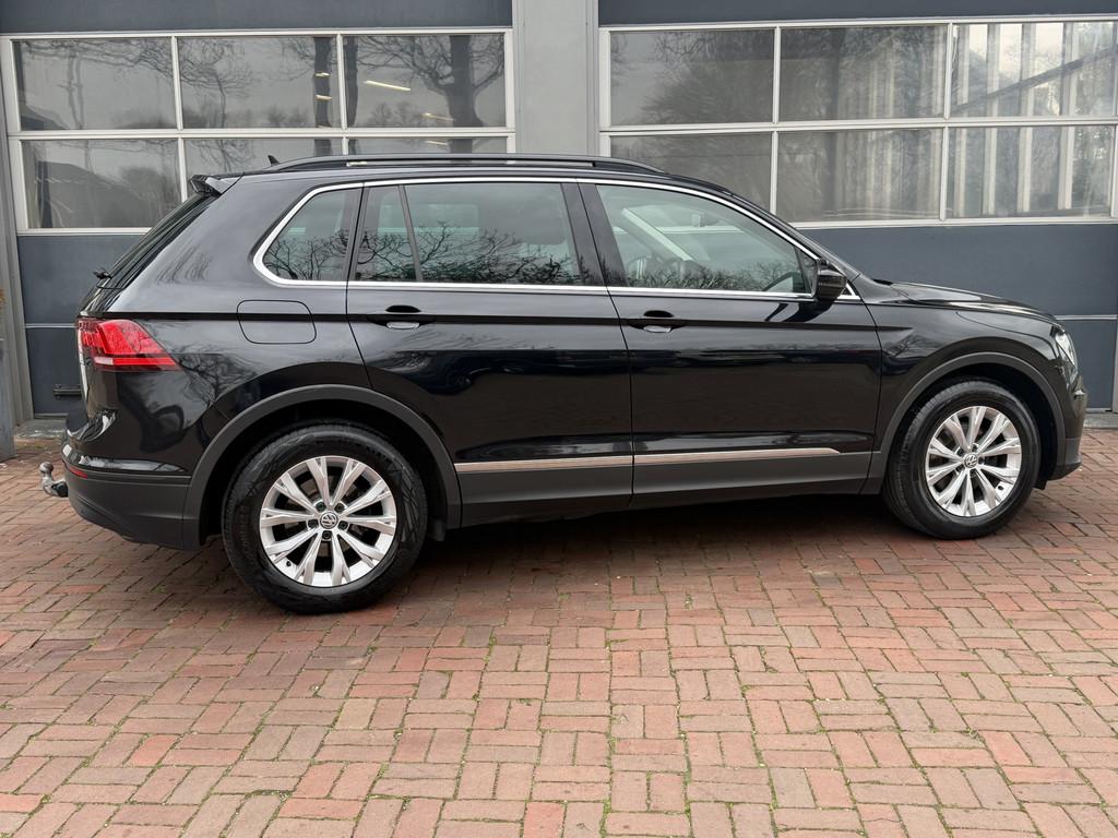 Volkswagen Tiguan 1.5 TSI ACT Comfortline Trekhaak,,18Inch,|, Auto's, Volkswagen, Stof, Gebruikt, 150 pk, Zwart
