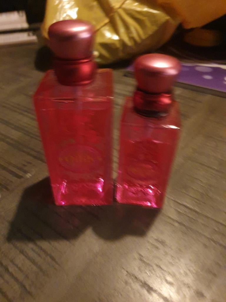 Te koop 2 flessen Oilily parfum, Verzamelen, Parfumverzamelingen, Ophalen of Verzenden, Parfumfles