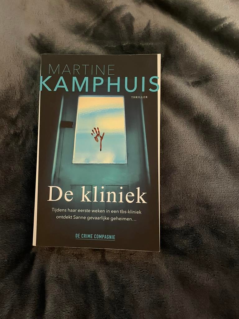 Martine Kamphuis - De kliniek, Ophalen of Verzenden, Zo goed als nieuw, Martine Kamphuis