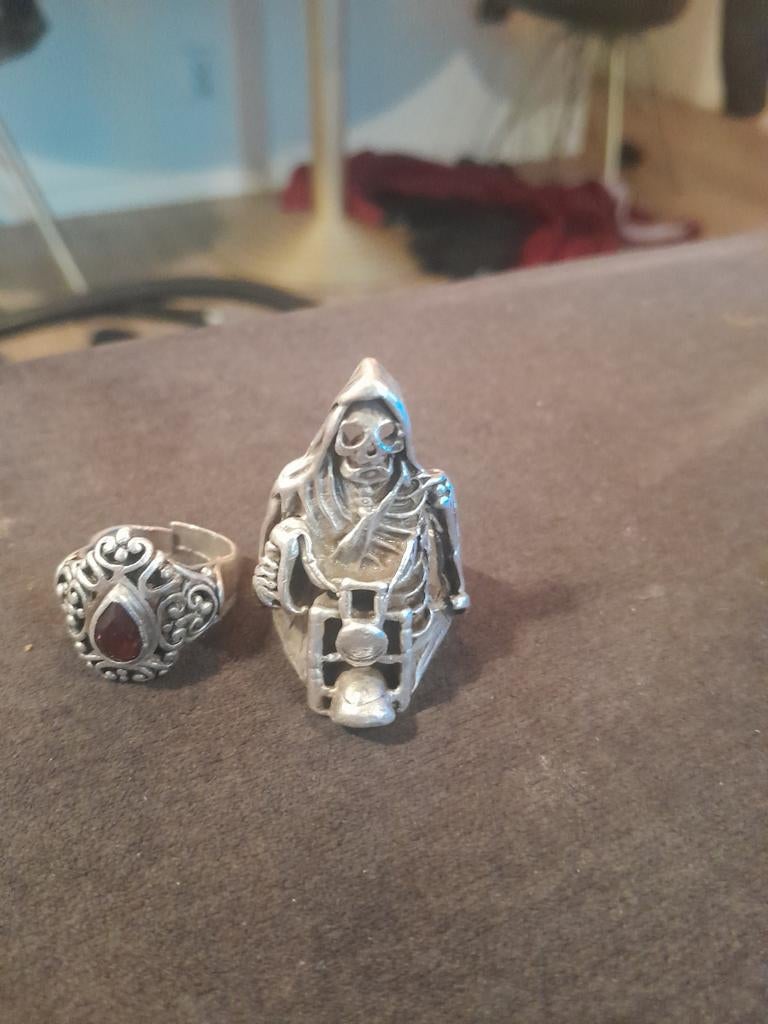 Unieke zilveren ringen: doodshoofd en granaat, 18 tot 19, Gebruikt, Ophalen of Verzenden, Dame of Heer