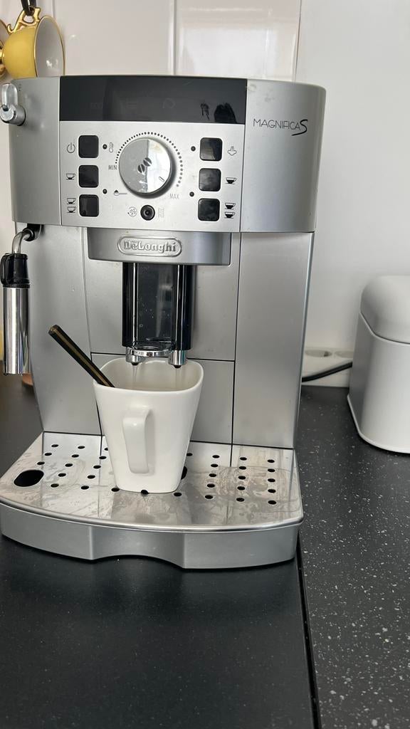 Delonghi koffiemachine 22.110, 10 kopjes of meer, Ophalen of Verzenden, Zo goed als nieuw, Koffiemachine