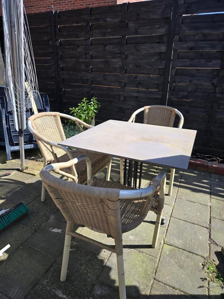 Tuinset: Tafel met 4 stoelen en stevige gietijzeren poot, Ophalen