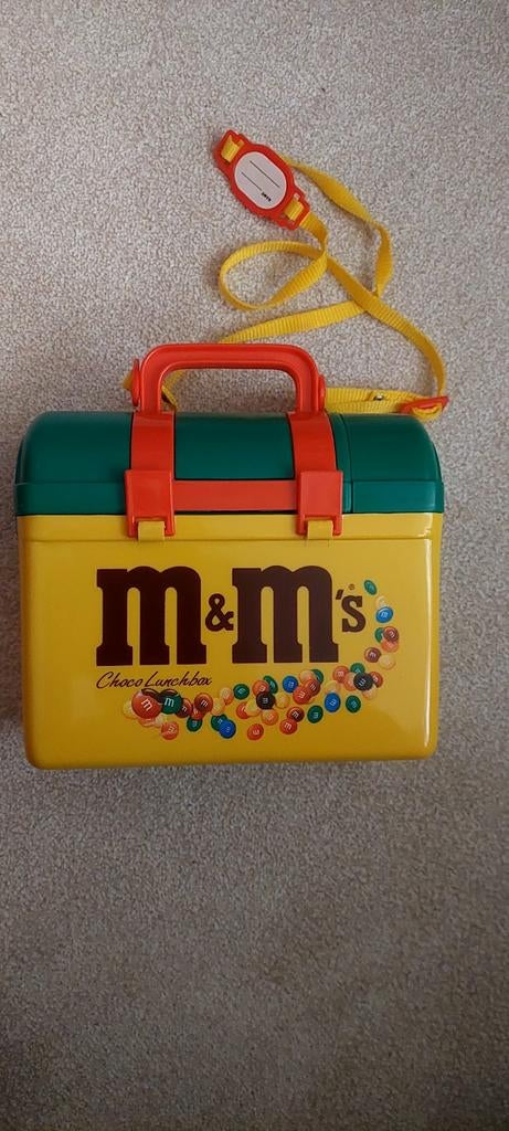 M&M Lunch  box met fles en beker. 25 euro, Ophalen of Verzenden
