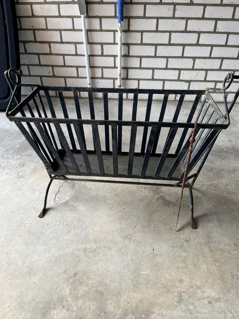 Gietijzeren vuurkorf/ houtbak/plantenbak, Ophalen