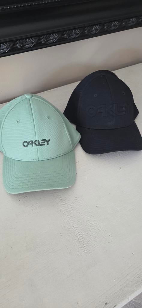 Oakley petten L/XL, Ophalen of Verzenden, Zo goed als nieuw