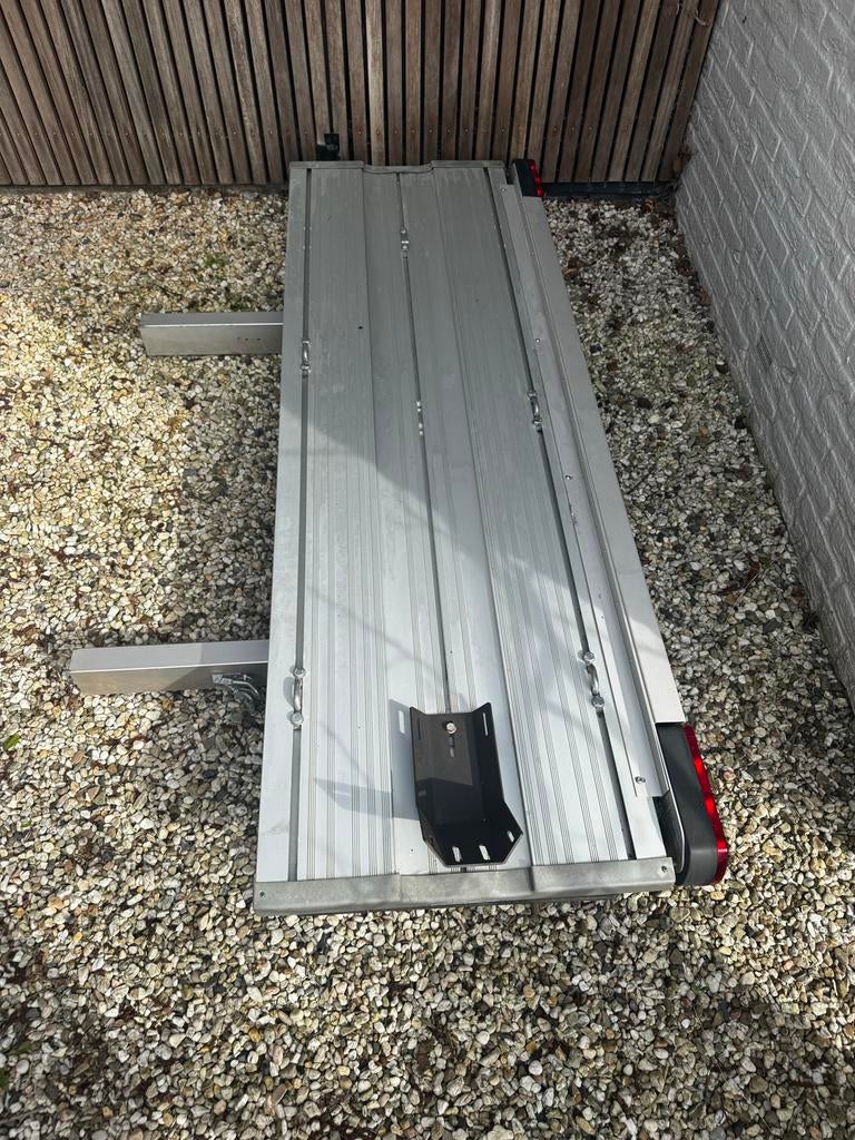 Linnepe motor rek voor achter de camper met trekhaak, Ophalen, Gebruikt