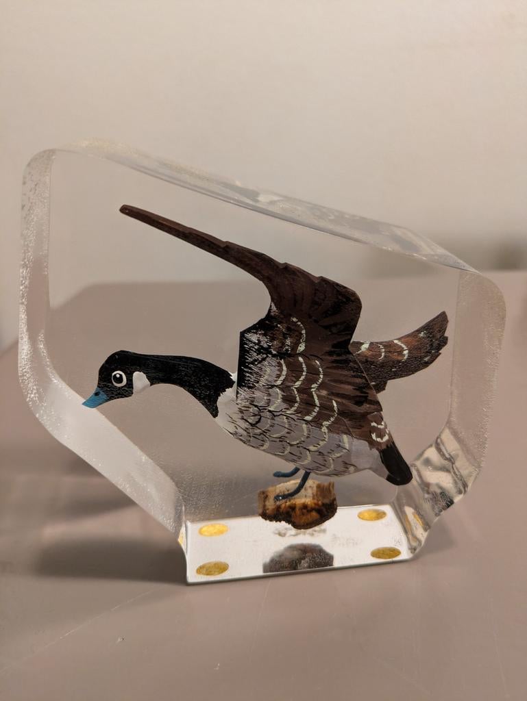 Vintage houtsnijwerk Canadese gans in lucite., Verzamelen, Ophalen, Zo goed als nieuw, Vogel