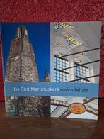 De Sint Martinuskerk anders belicht., Ophalen of Verzenden, Zo goed als nieuw