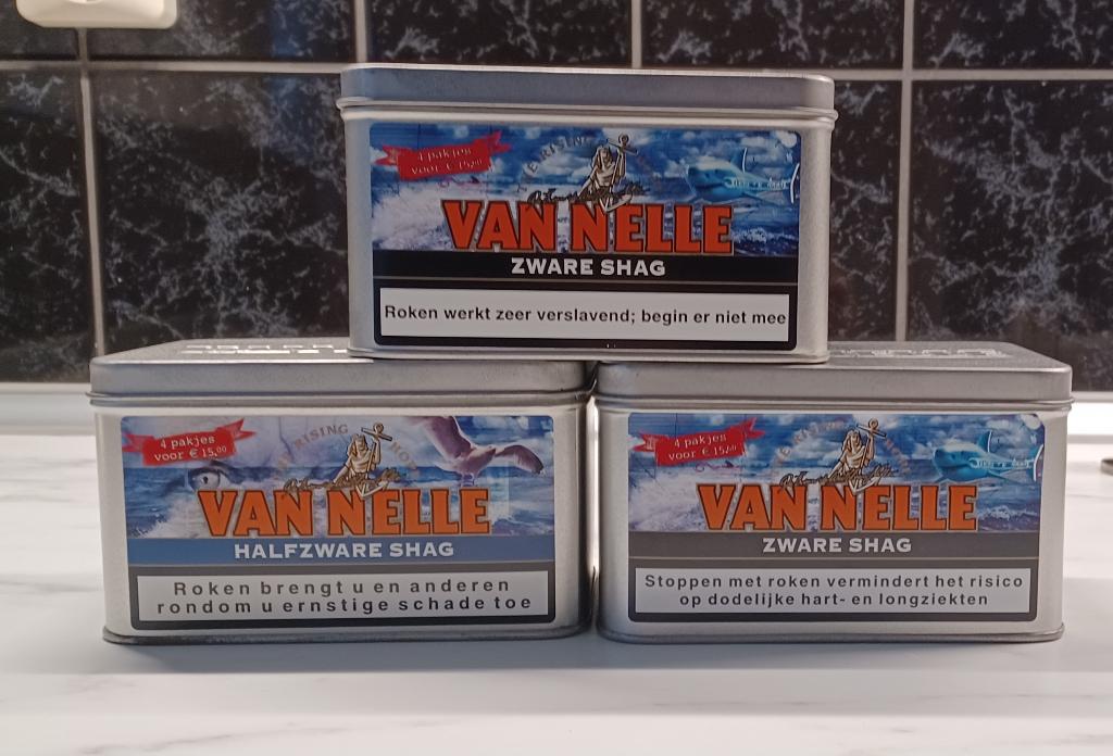 Drie lege Van Nelle tabaksblikjes., Ophalen of Verzenden, Gebruikt, Tabaksdoos of Verpakking