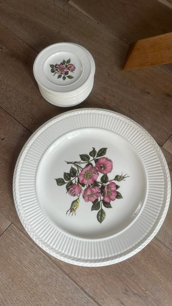 Wedgwood Briar Rose taartschaal 32 cm., Ophalen of Verzenden