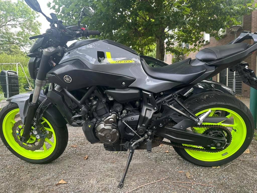 Yamaha MT-07 2017 Night Fluo (A2 kenteken), 2 cilinders, Gebruikt, Particulier, Meer dan 35 kW