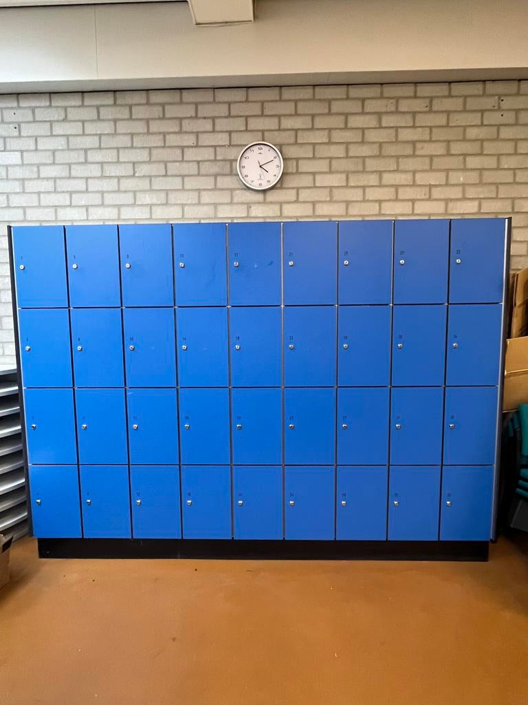 Moderne blauwe kluisjeskast met 36 vakken, Huis en Inrichting, Kasten | Lockerkasten, Ophalen, Gebruikt
