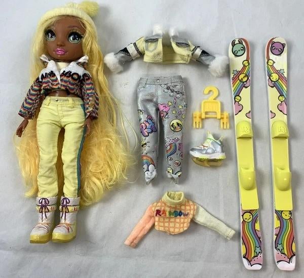 MGA Rainbow High Winter Break Sunny Madison Pop Geel Ski Set