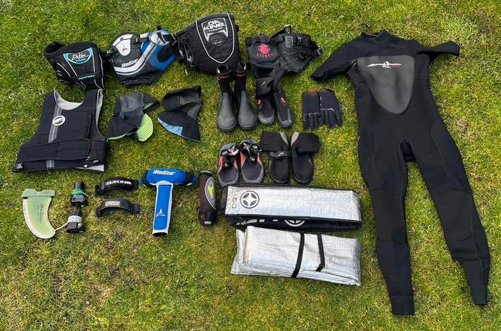 Windsurf accesoires, Watersport en Boten, Windsurfen, Zo goed als nieuw, Overige typen, Met vin(nen), Met draagtas, Ophalen of Verzenden
