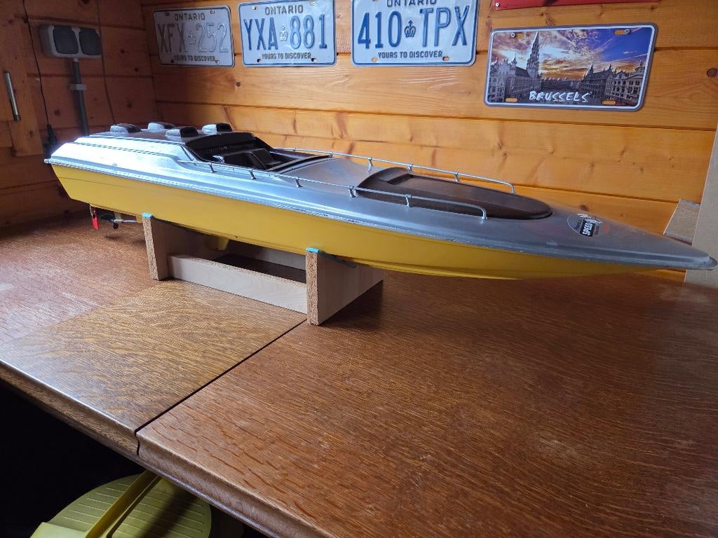 RC speedboot (exacte type onbekend), Hobby en Vrije tijd, Modelbouw | Boten en Schepen, Ophalen, Gebruikt, Groter dan 1:32