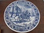Delfts blauw bord, koets met paard en gezin, doorsnede 29,5, Ophalen of Verzenden