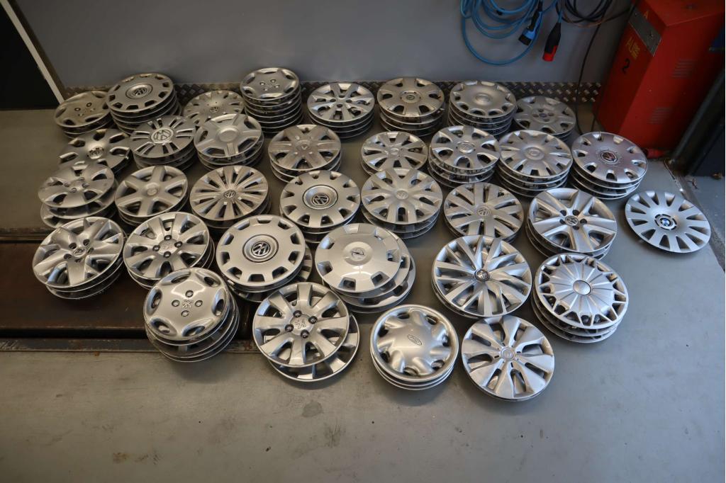 Partij Wieldoppen met diverse beschadigingen  (63), Gebruikt, Niet ingevuld, Niet ingevuld, Ophalen