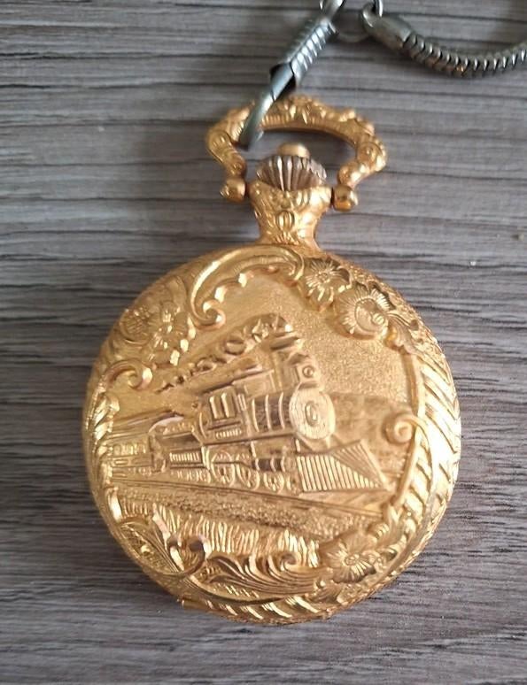 Genua zakhorloge trein reliëf werkend met ketting, Sieraden, Tassen en Uiterlijk, Horloges | Antiek, Overige merken, Zakhorloge