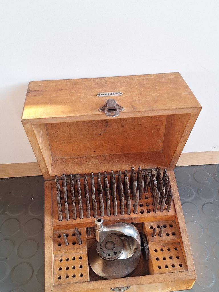 Triebniet / ponsendoos / staking tool van het merk Helios, Antiek en Kunst, Ophalen of Verzenden