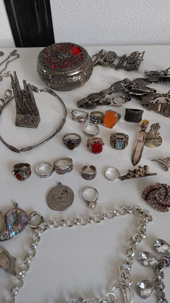 allerlei sieraden met een zilverlaagje, Antiek en Kunst, Verzenden