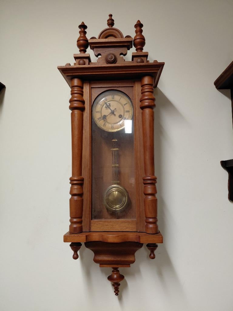 Eikenhouten regulateur in eiken kast met 3 pinakels in top., Antiek en Kunst, Ophalen